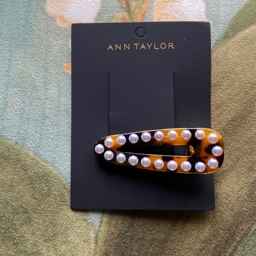 ANN TAYLOR TORTOISE AND PEARL BARRETTE/CLIP NWT